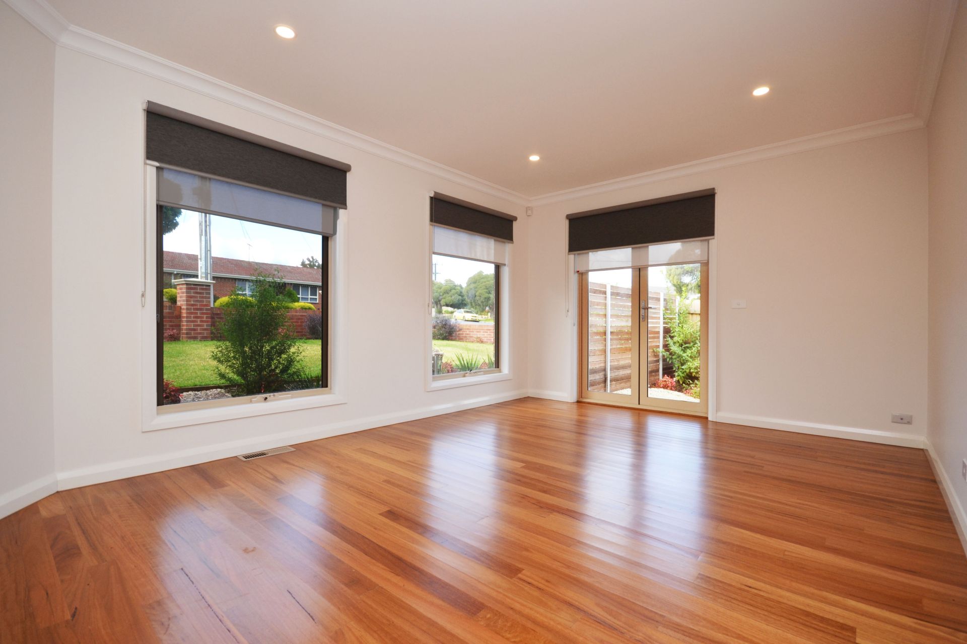 CONTEMPORARY DELIGHT – THE EPITOME OF ELEGANCE OVERLOOKING PARKLANDS
