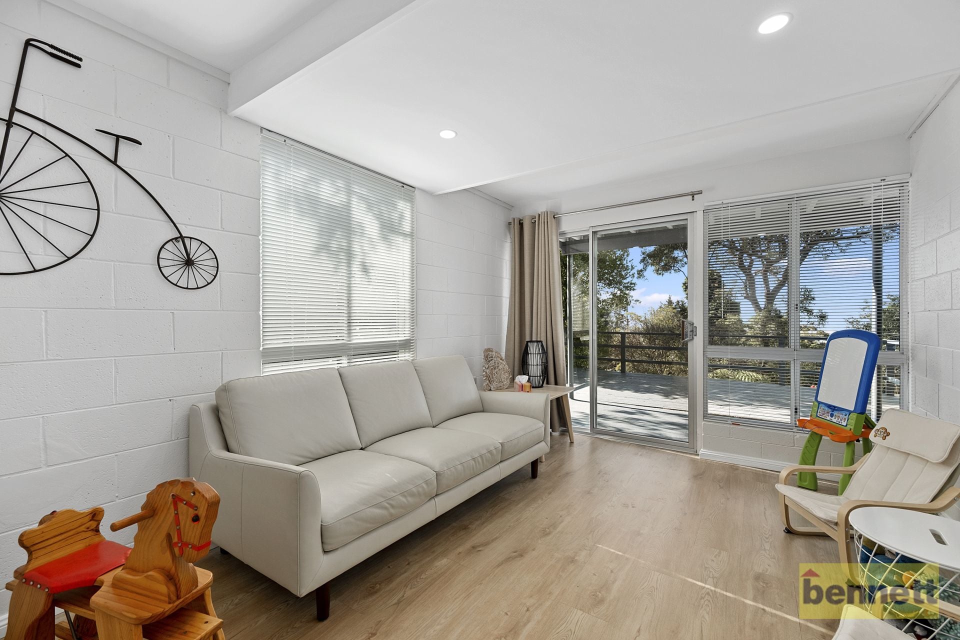 299 Lieutenant Bowen Drive, Bowen Mountain - Thumbnail 3