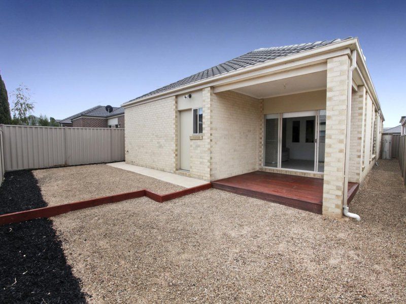 6 Cobaw Circuit, Caroline Springs - Thumbnail 8
