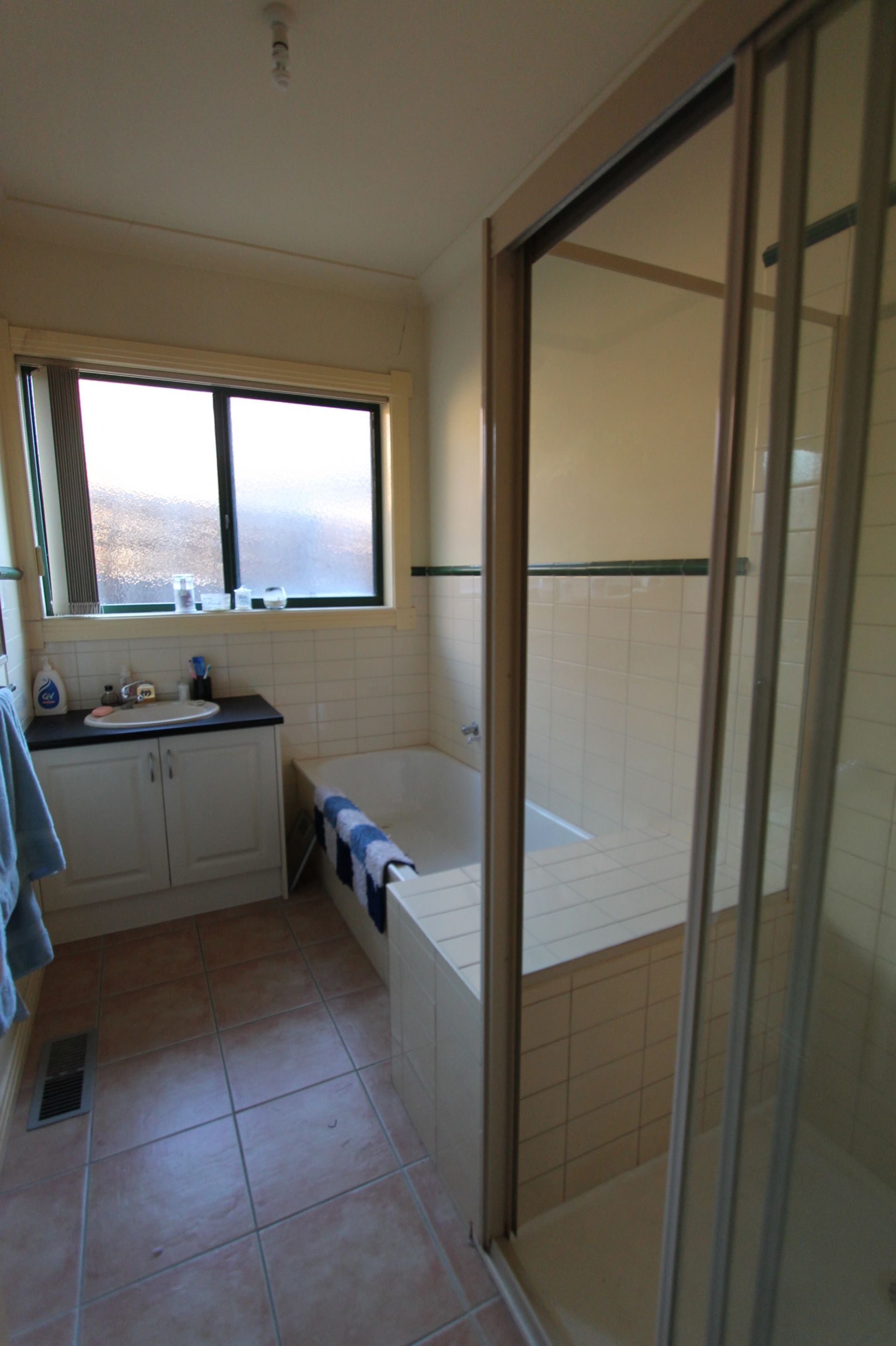 ***APPROVED APPLICATION PENDING*** WELCOME HOME... COSY, CLEAN & COMFORTABLE
