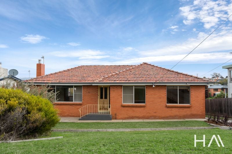 6 Crandon Crescent Newnham, Newnham - Thumbnail 3