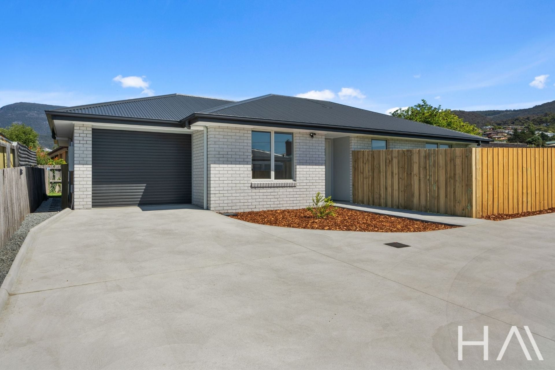 2/8 Kenbrae Avenue Glenorchy, Glenorchy - Thumbnail 2