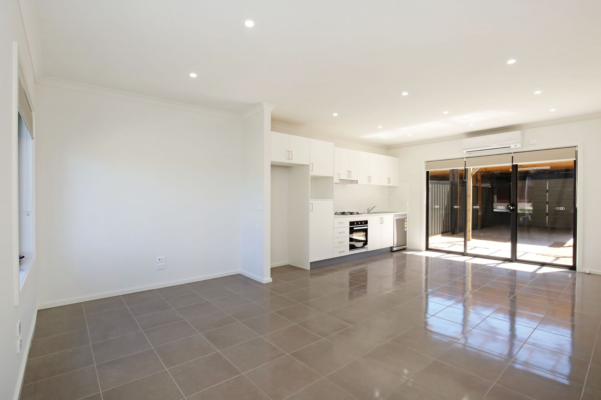 MODERN TOWNHOUSE IN PRME LOCATION