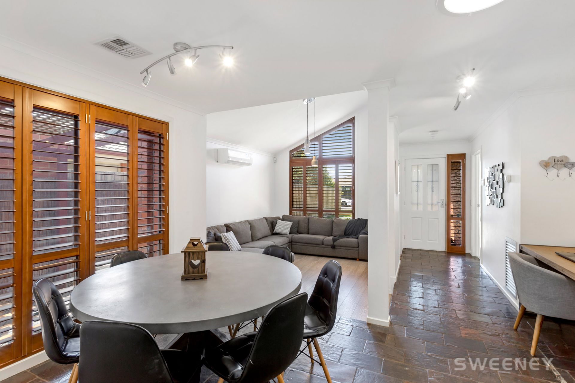 28 Macneil Drive, Altona Meadows - Thumbnail 3