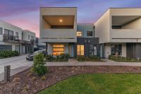 17 Cassius Circuit, Cranbourne North VIC
