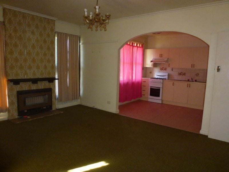 127 Boldrewood Parade, Reservoir