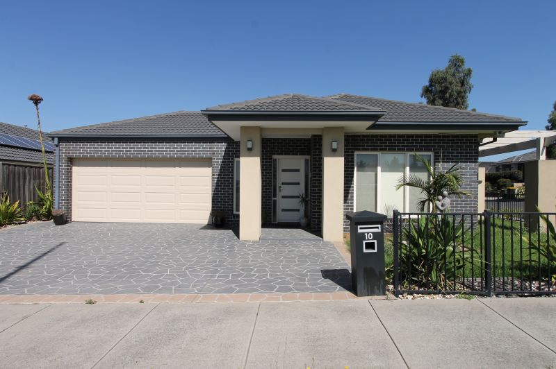 10 Manor House Drive, Epping