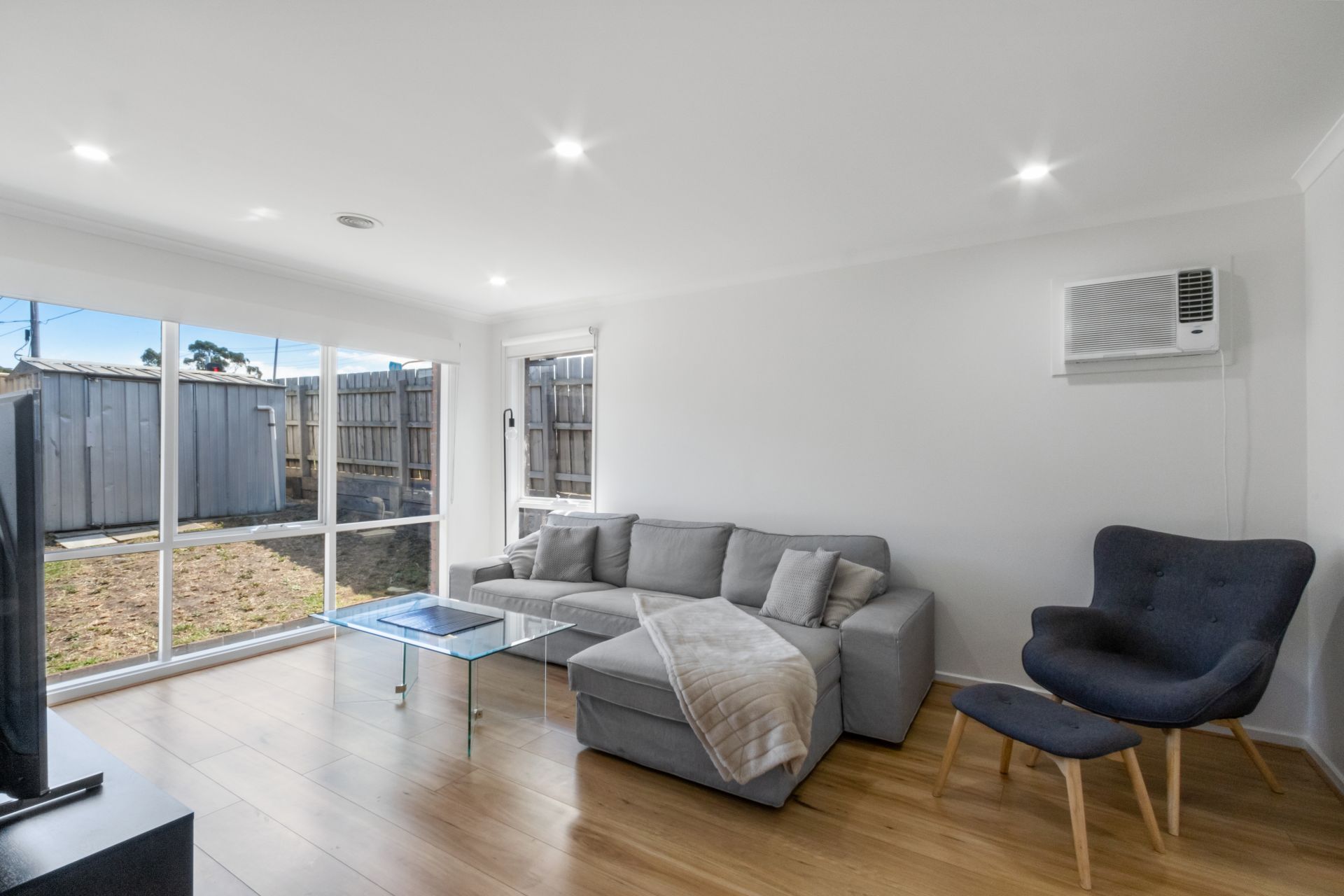 Stunning unit in ideal locale