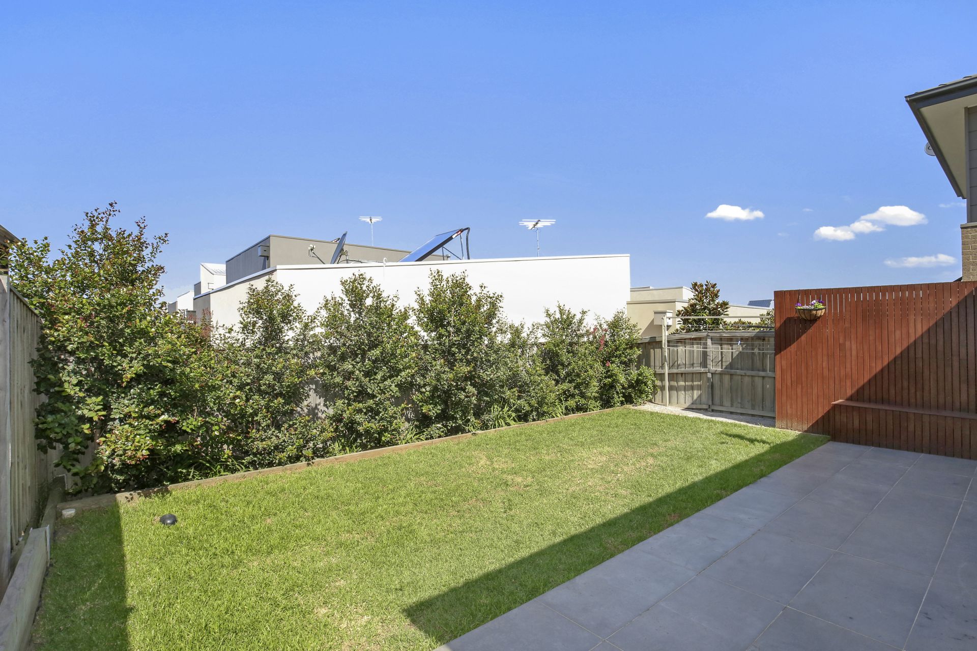 CONTEMPORARY DELIGHT - EPITOME OF ELEGANCE