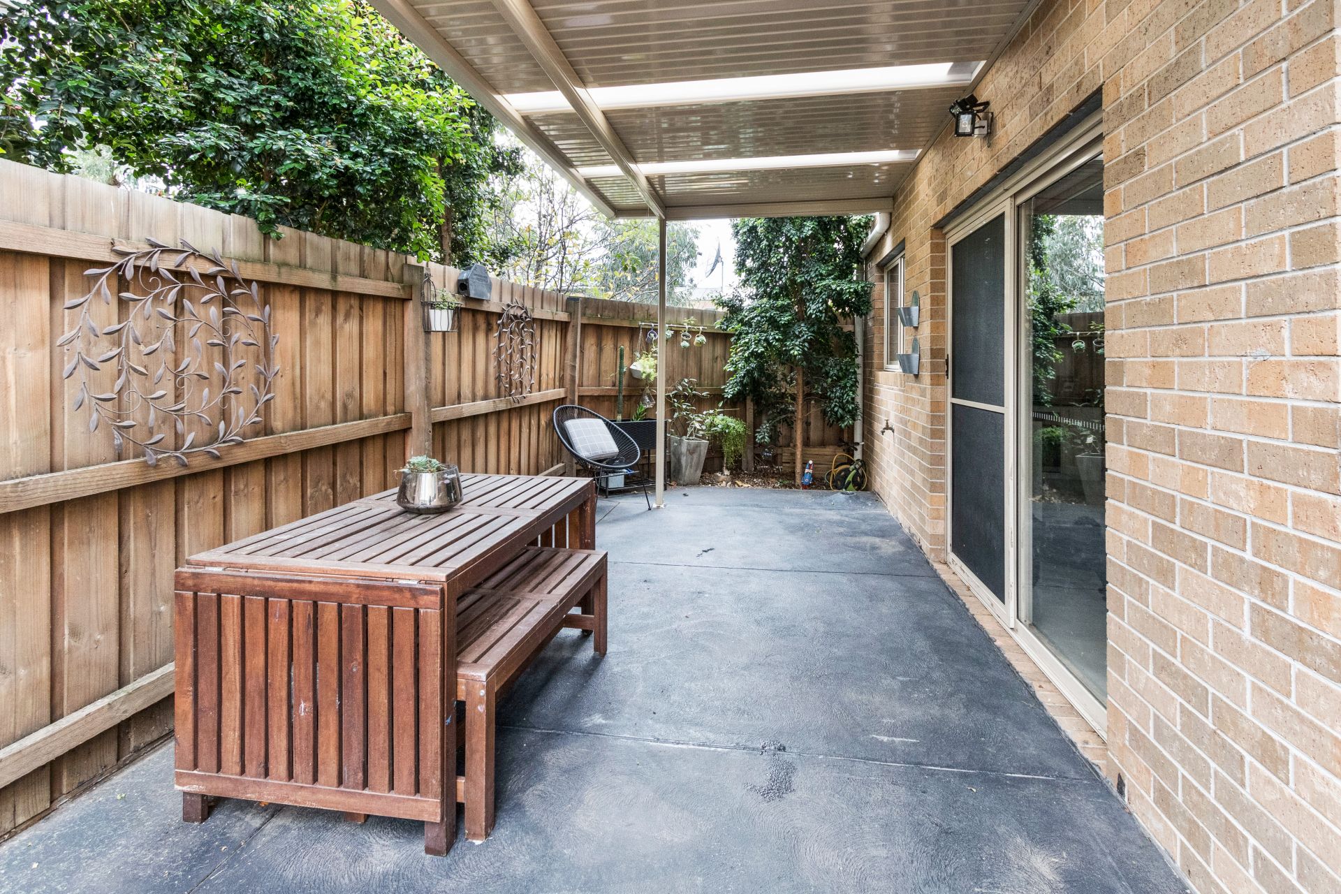 A place to call home , Street frontage, immaculate and ready!