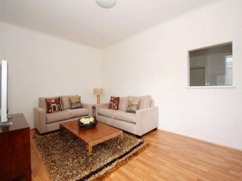 Exceptional 2 Bedroom Unit with Courtyard!