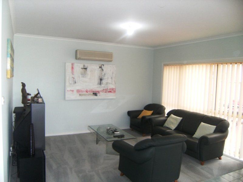 2 Gilmore Lane, Caroline Springs - Thumbnail 4