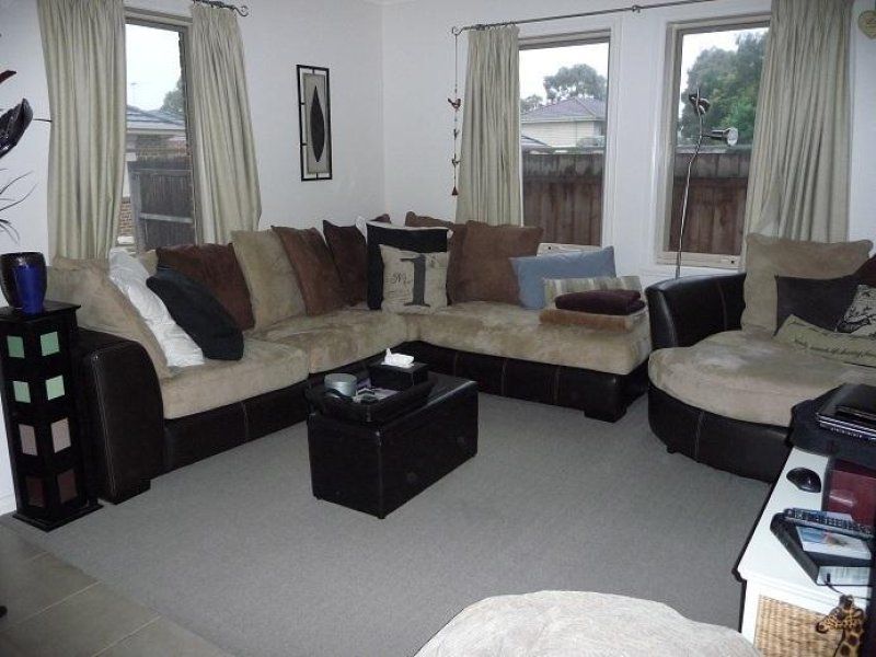 LOW MAINTENACE AND CLOSE TO ALL AMENITIES !!!