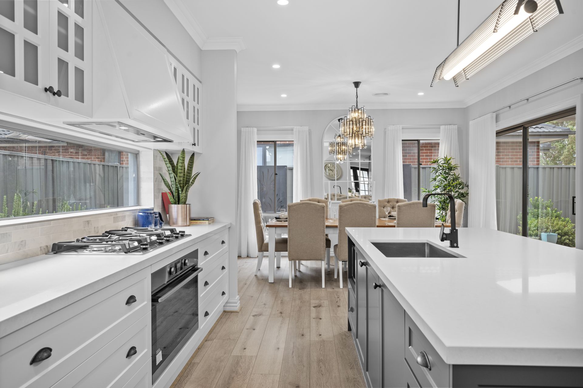 FULLY FURNISHED EX DISPLAY FAMILY HOME