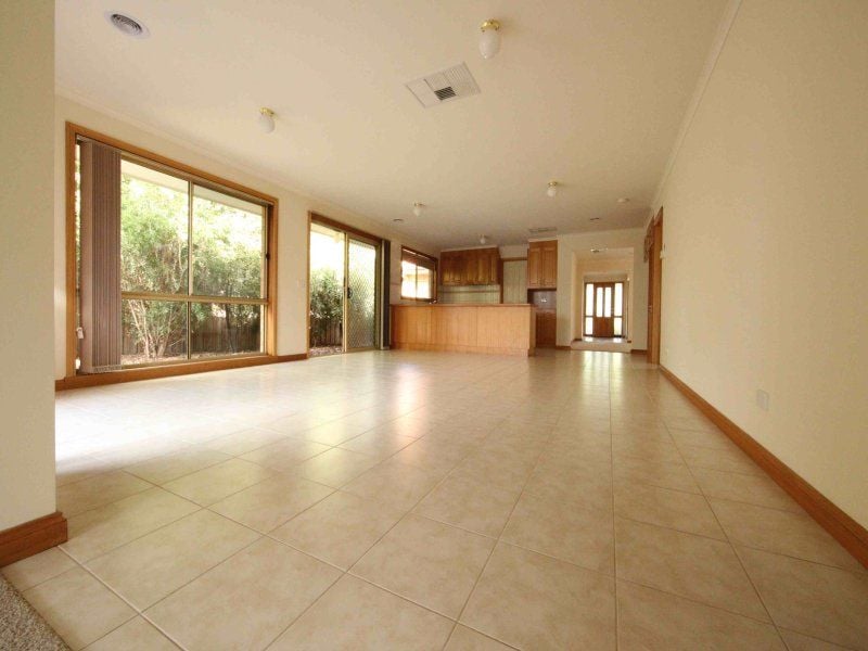 31 Madden Drive SOUTH MORANG, South Morang - Thumbnail 5