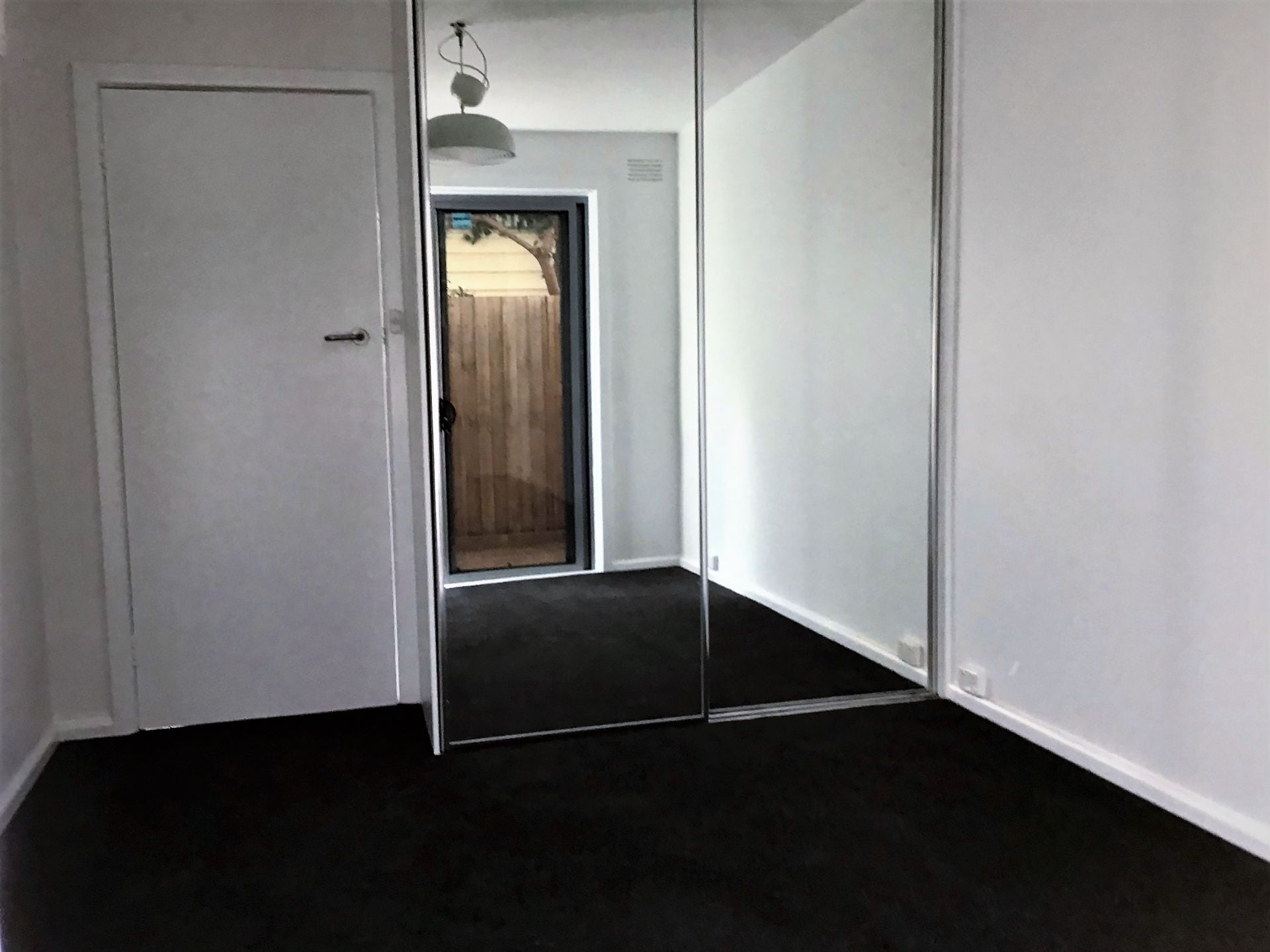 COURTYARD LIVING - FULLY RENOVATED