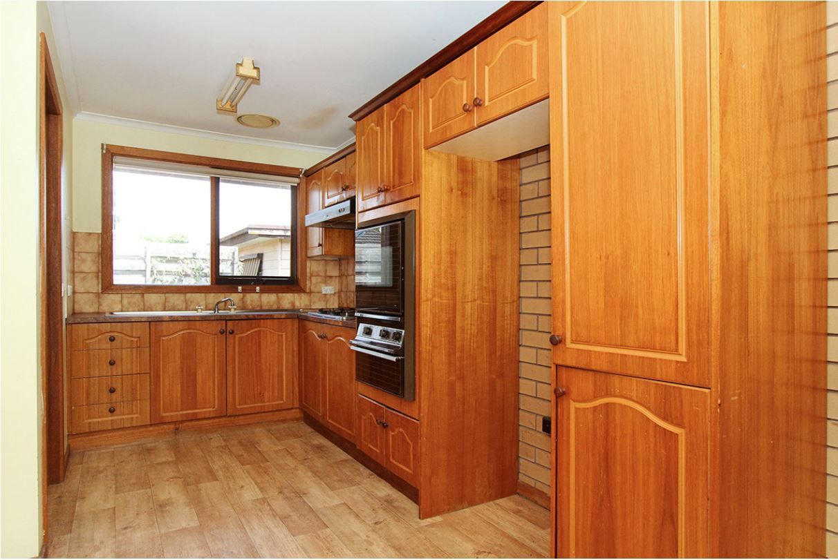CLOSE TO THE LAKE AND PARK