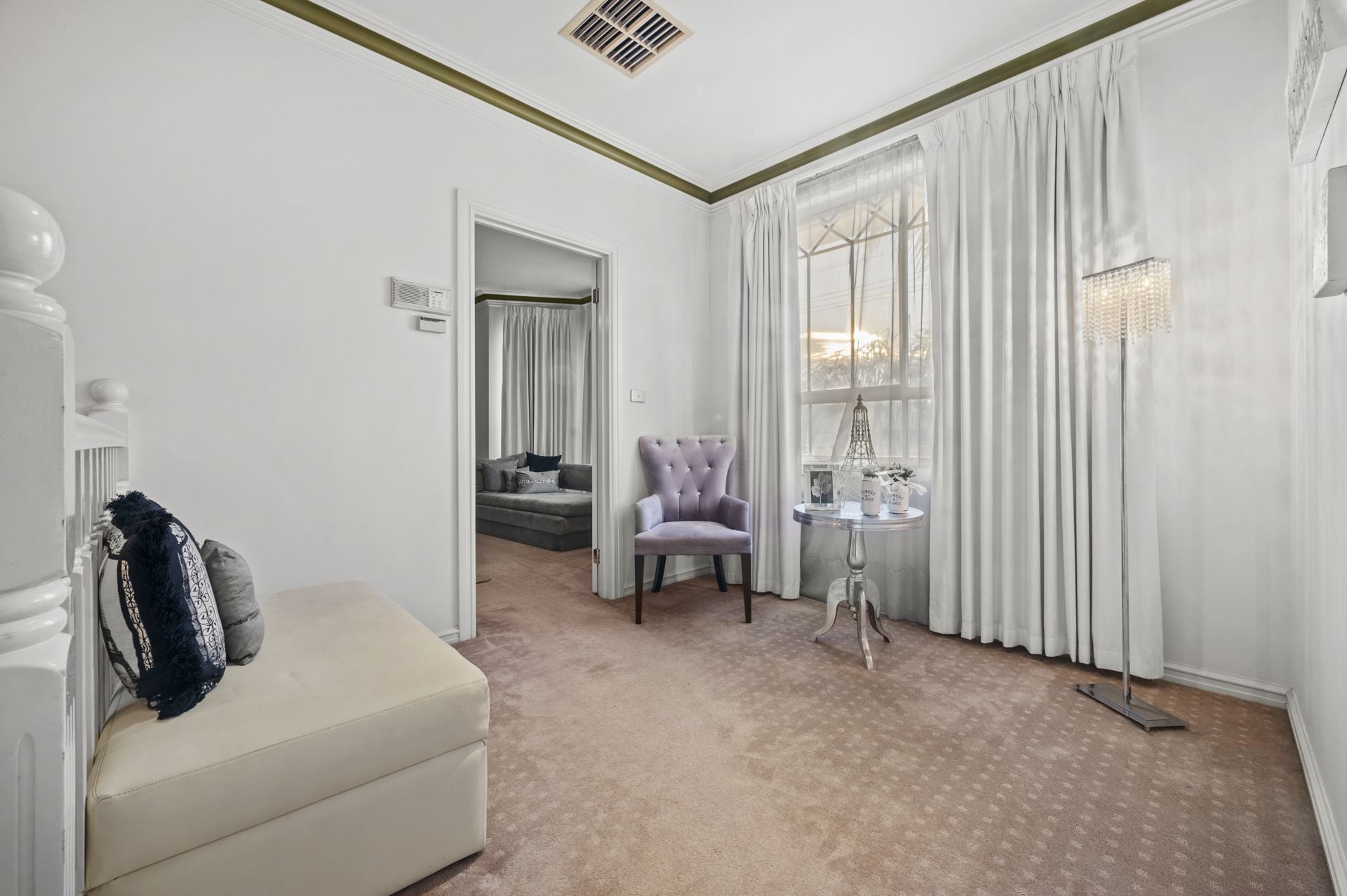 LALOR'S FINEST - 5 BEDROOMS