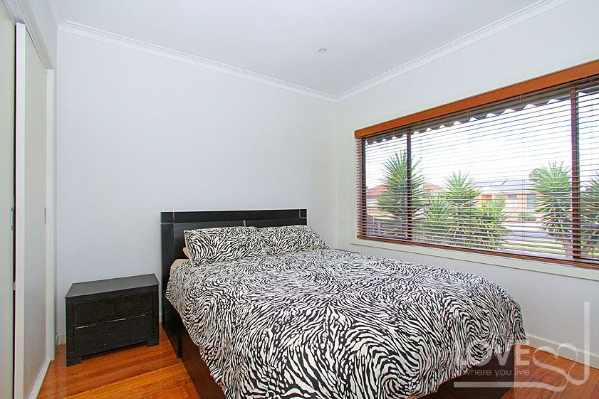 MODERN, PERFECTLY PRESENTED AND CENTRALLY LOCATED
