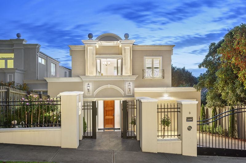 8 Yarrbat Avenue