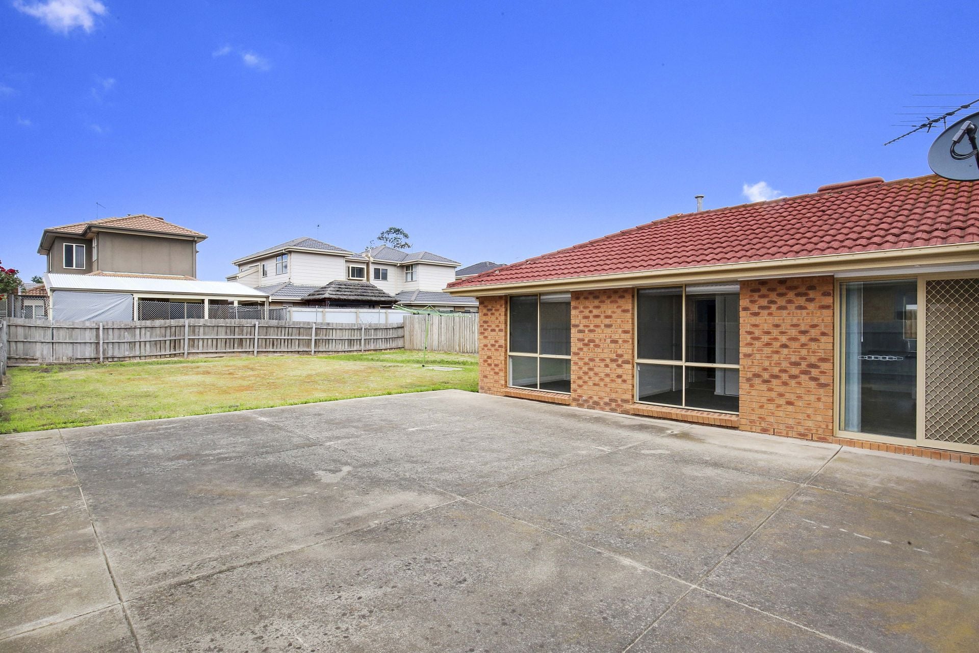 COMFORTABLE, CONVENIENT AND A GENEROUS BACKYARD