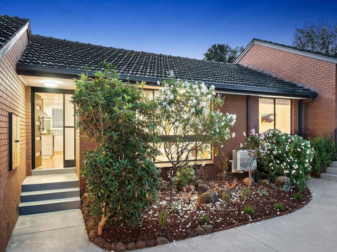 STYLISH & MODERN, LOW MAINTENANCE LIVING