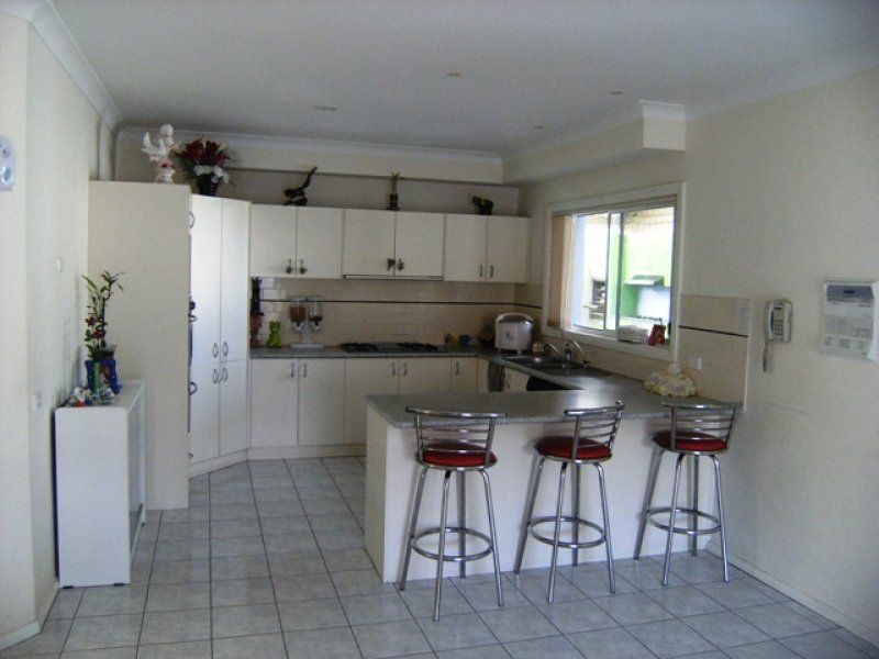 7 Macklin Way, Caroline Springs - Thumbnail 3