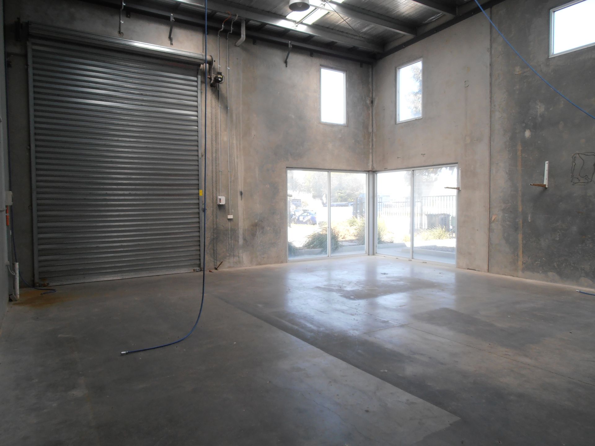 FACTORY/WAREHOUSE WITH STREET FRONTAGE IN MAJOR GROWTH CORRIDOR!