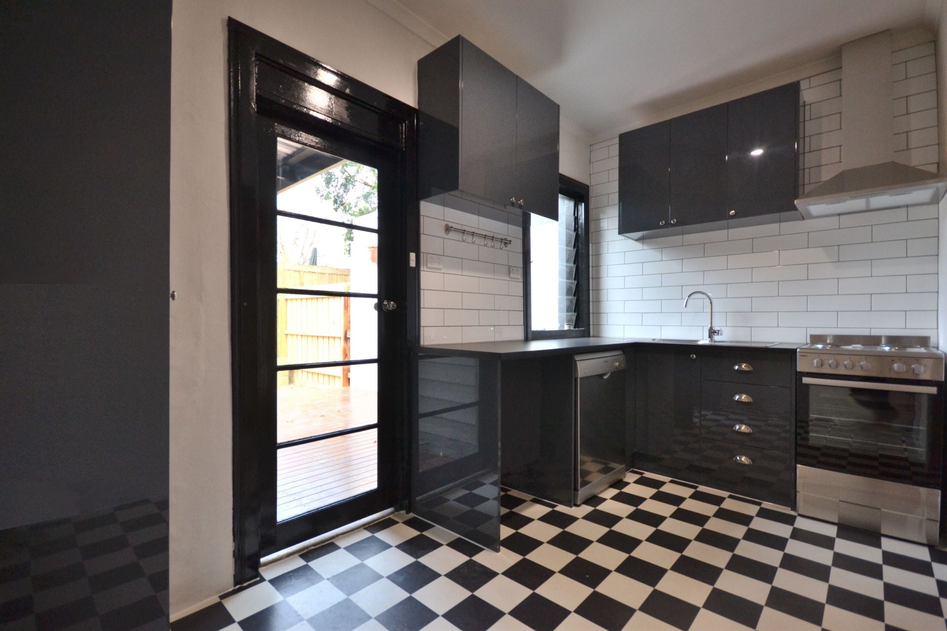 CAPTIVATING MODERN VICTORIAN WITH THE 