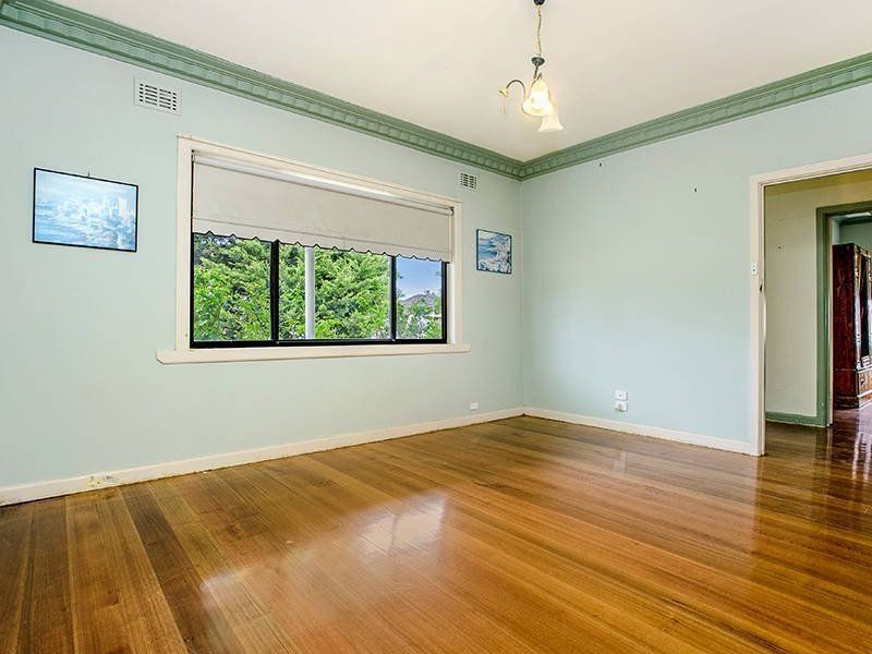 4 Viola Avenue, Brooklyn - Thumbnail 5