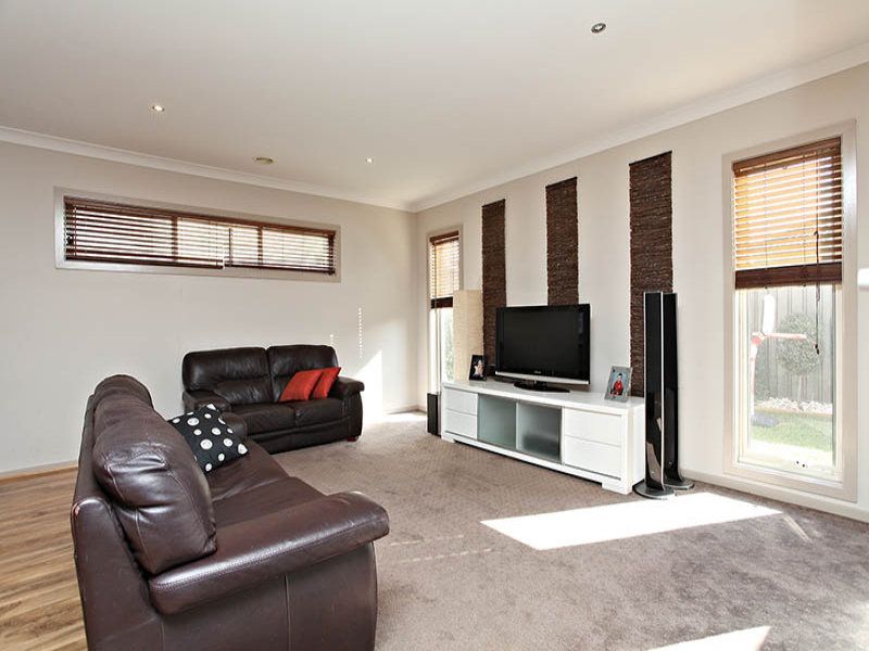 8 Grandstand Avenue, Caroline Springs - Thumbnail 6