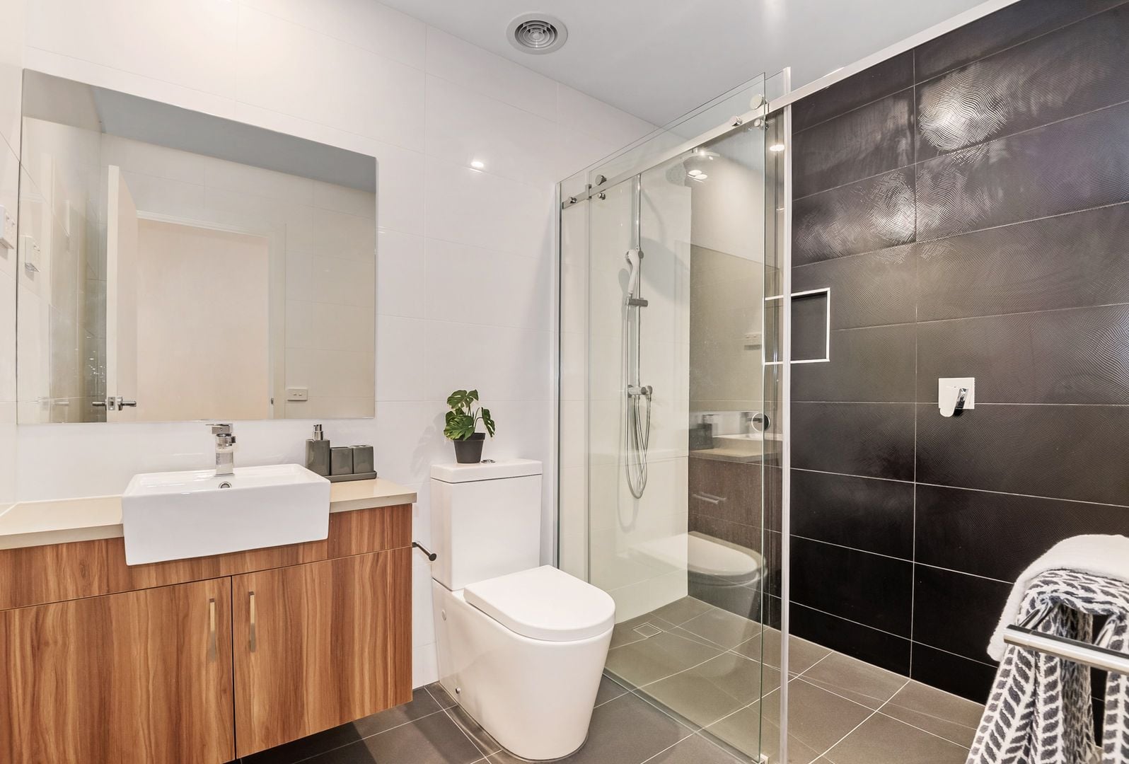 Luxury Reservoir Living - Fully Furnished