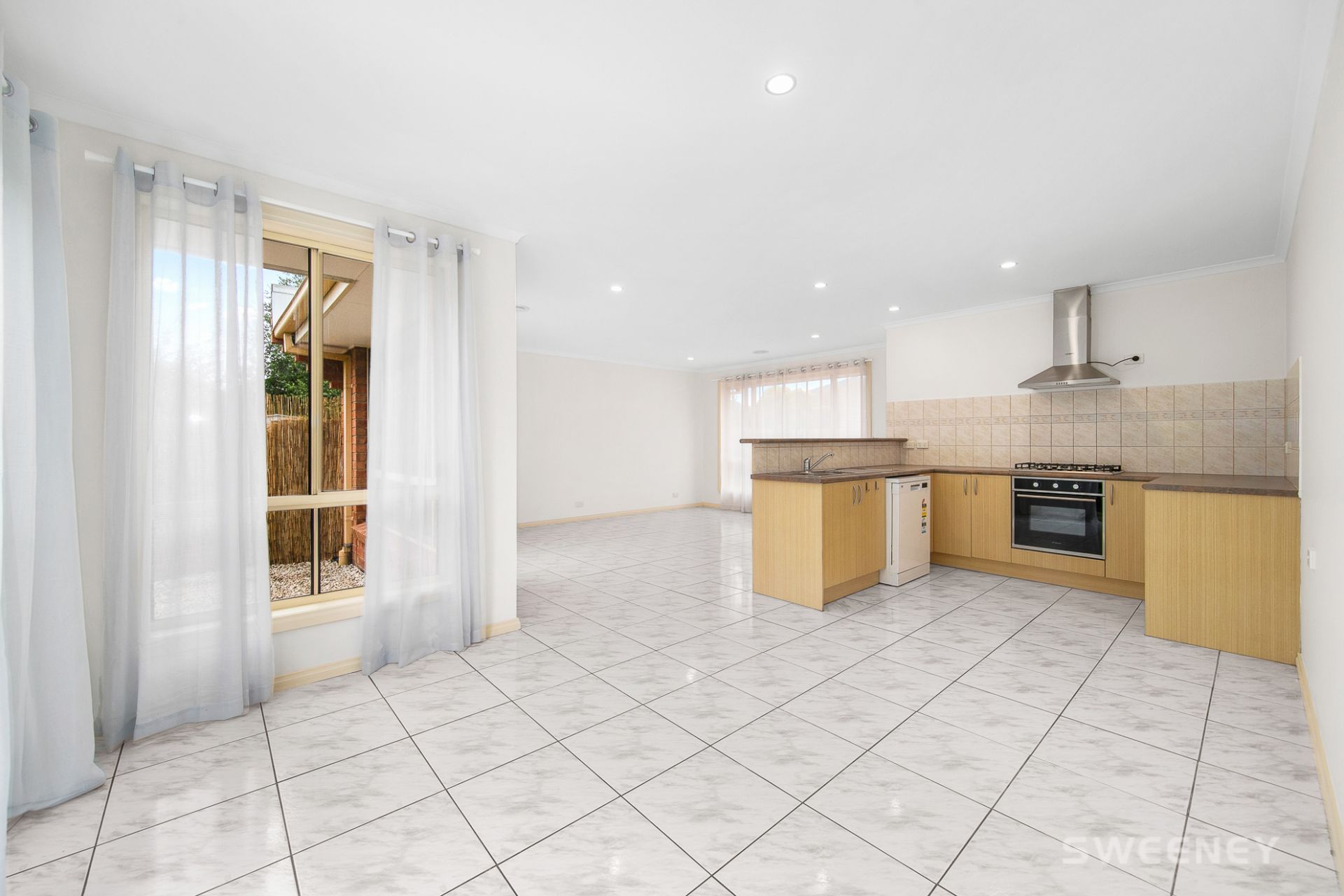 2/23 Tomkin Court, Altona Meadows - Thumbnail 3