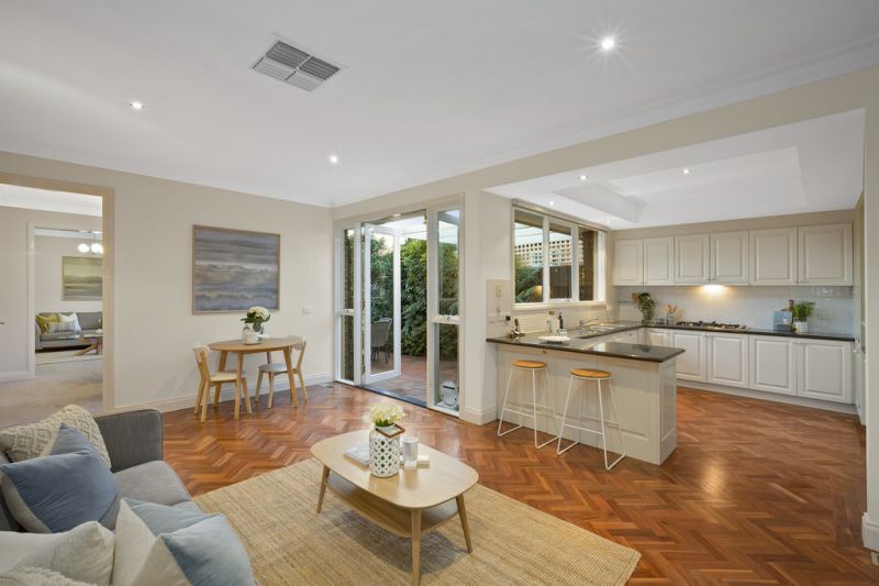 2/41 Corhampton Road, Balwyn North - Thumbnail 2