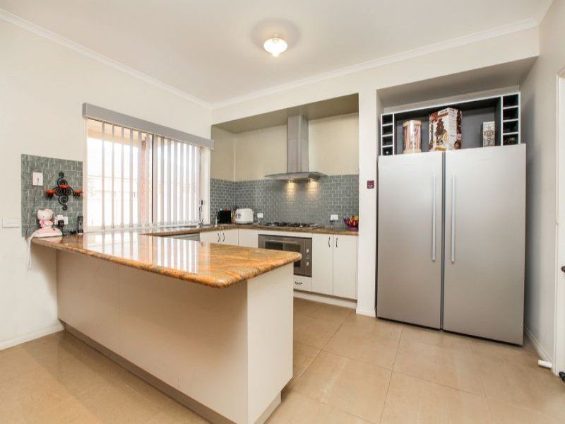 26 The Avenue, Caroline Springs - Thumbnail 4