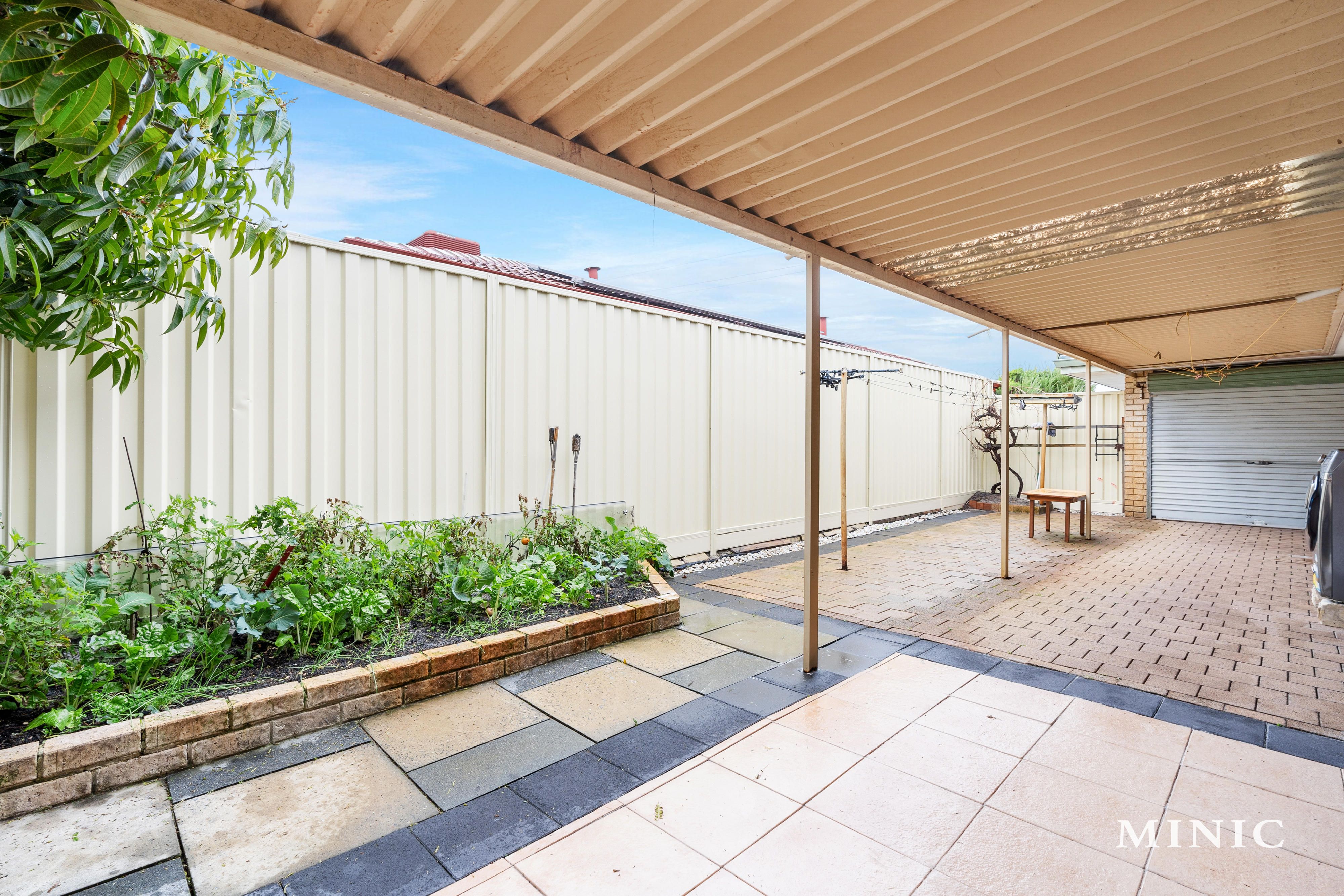 Real Estate For Sale 30 Forest Lakes Drive Thornlie , WA