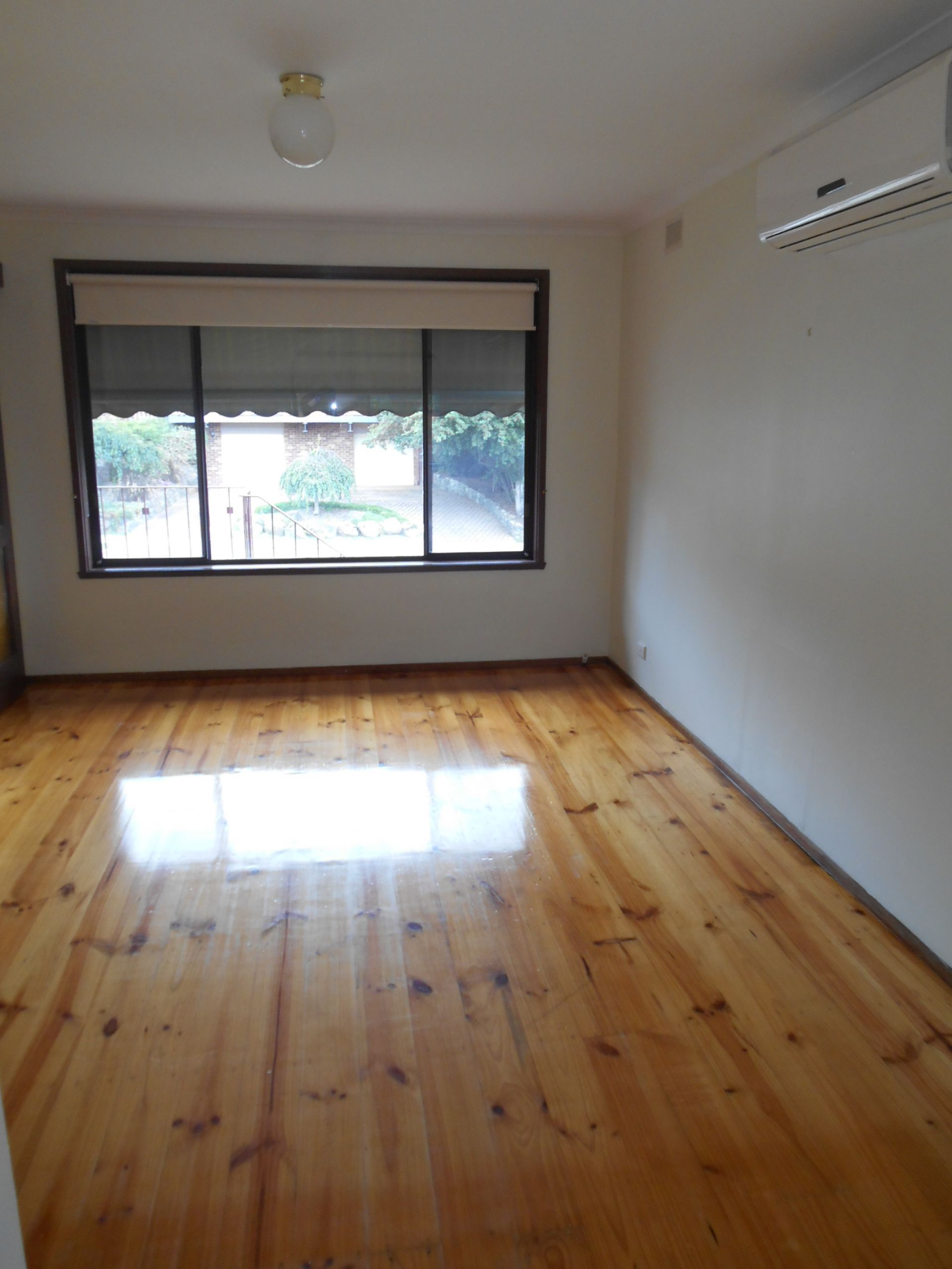 GREAT LOCATION, GARDEN MAINTENANCE INCLUDED!
