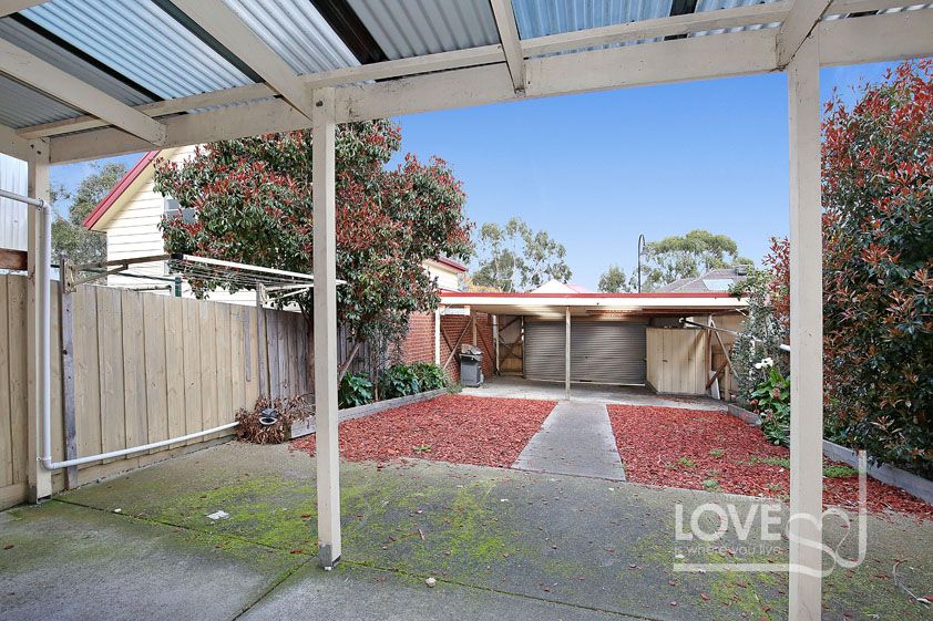 BEAUTIFULLY PRESENTED 3 BEDROOM TOWNHOUSE