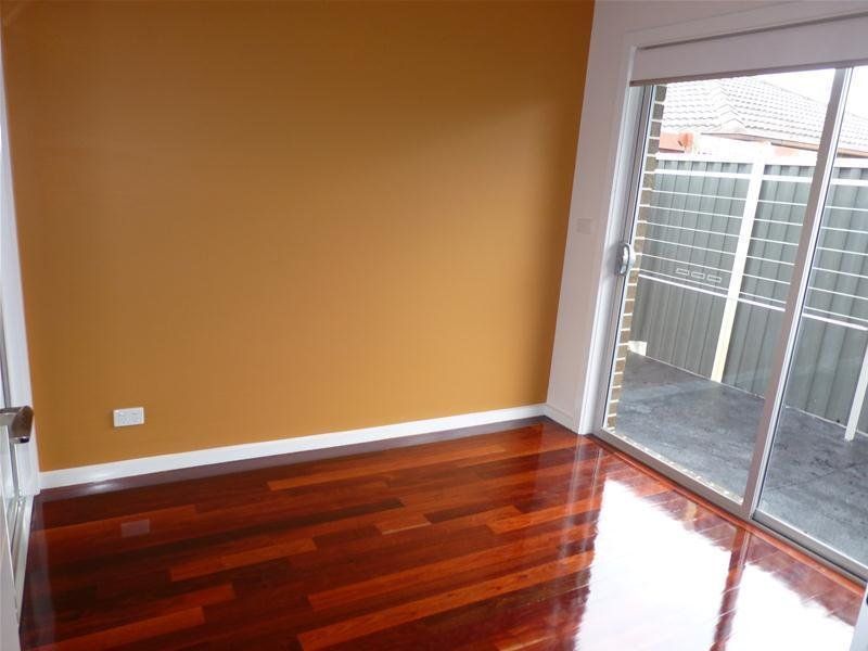 Perfectly presented townhouse available now!