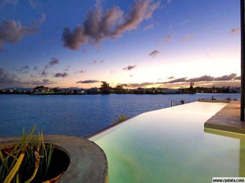 7 Waterfront Court TWIN WATERS QLD, Twin Waters - Thumbnail 2