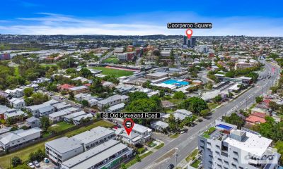 HIGH EXPOSURE FREESTANDER IN STONES CORNER!