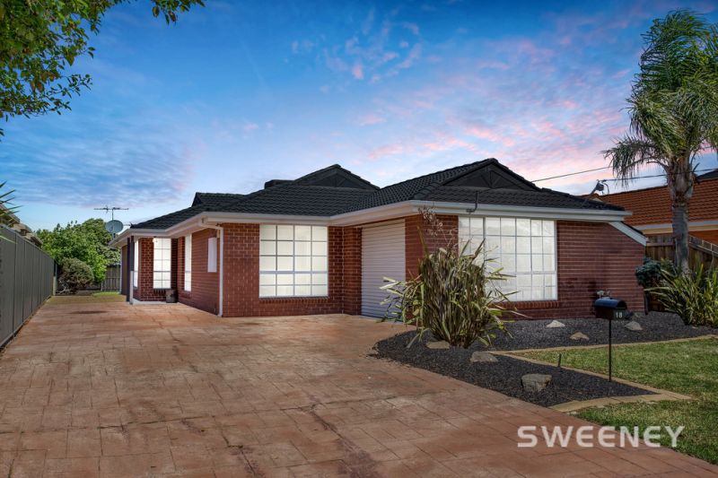18 Lan Avenue, Altona Meadows - Thumbnail 2