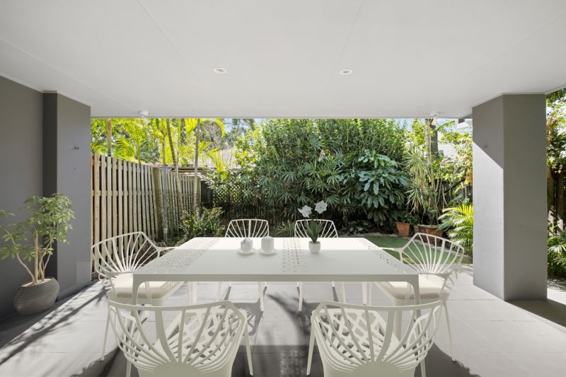 2/25 Charlton Street, Southport - Thumbnail 4