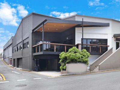 FULLY FITTED LARGE FORMAT RESTAURANT