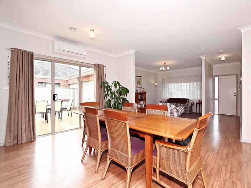 19 Alpine Gardens, Caroline Springs - Thumbnail 6
