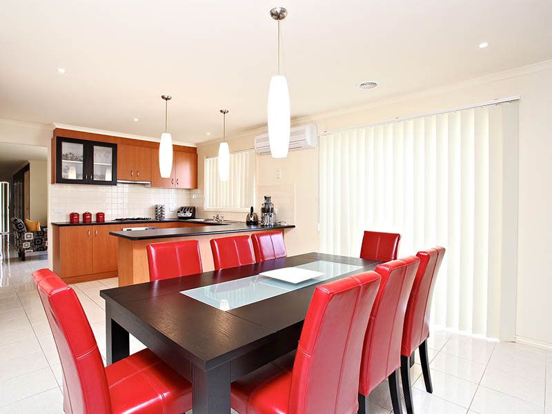 10 Alpine Gardens, Caroline Springs - Thumbnail 4