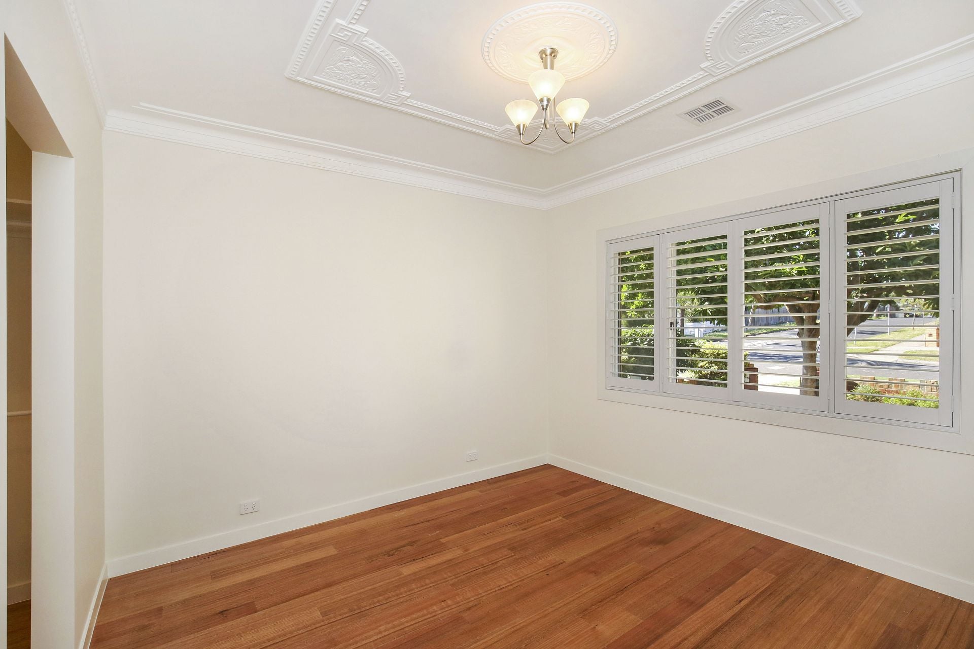 ART DECO RENOVATED DELIGHT