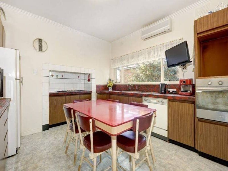 56 Stenhouse Avenue, Brooklyn - Thumbnail 4