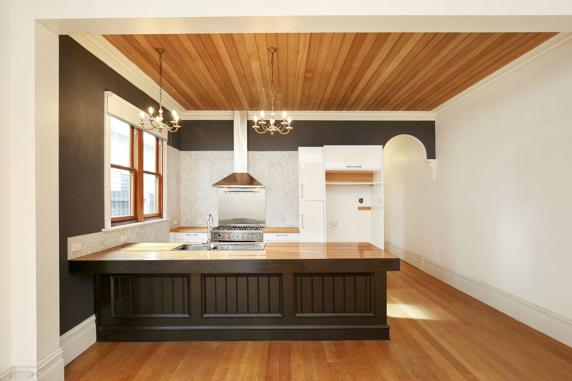 CAPTIVATING MODERN VICTORIAN