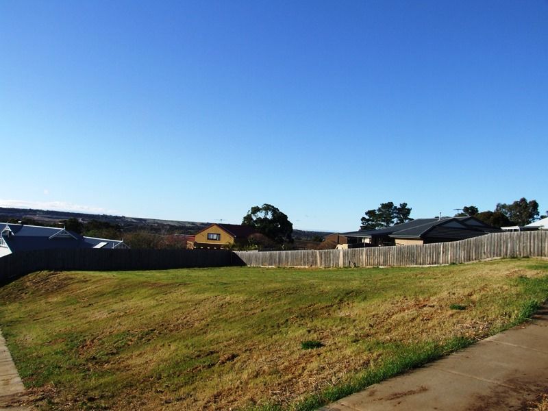 1 Fairway Crescent, Bacchus Marsh - Thumbnail 3